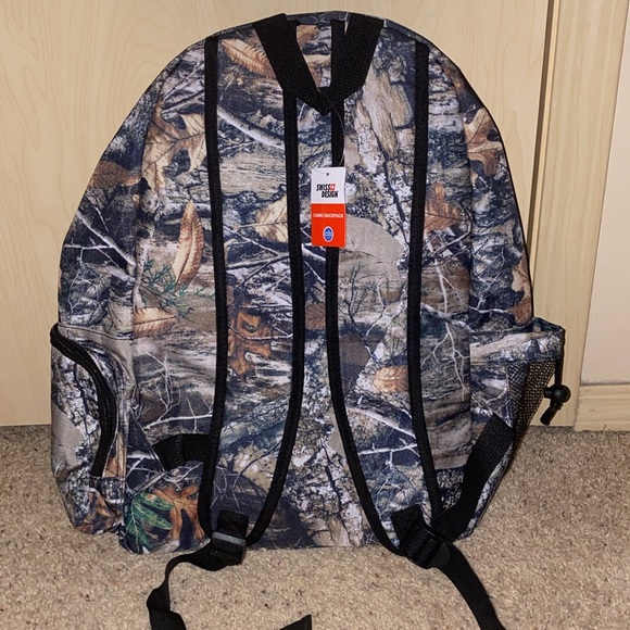 ❌SOLD Swiss Design Camo Backpack - Picture 6 of 10
